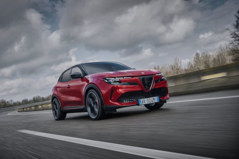 Alfa Romeo Junior: il nuovo B-SUV ibrido