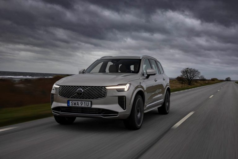 Volvo XC90: novità del restyling 2025!