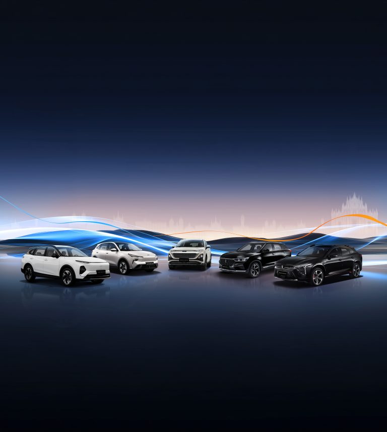 FAWCAR arriva in Italia con 5 nuovi SUV: prezzi da 26.998 euro, anche benzina e ibridi da 1.500 km